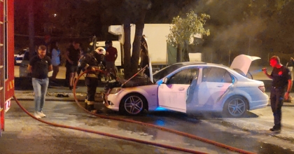 LÜKS OTOMOBİLDE KORKUTAN YANGIN