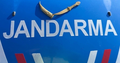 ŞÜPHE ÜZERİNE DURDURULAN ARAÇTAN HANÇER ÇIKTI