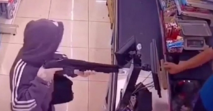 SÜPER MARKETTEKİ SOYGUN KAMERADA