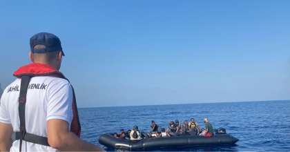 29 DÜZENSİZ GÖÇMEN KURTARILDI