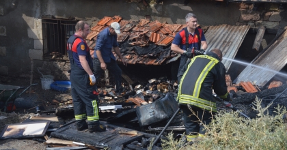BARAKA YANGININDA TAVUKLAR TELEF OLDU