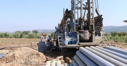 BEDELLER MAHALLESİ’NE YETERLİ SU İÇİN SONDAJ ÇALIŞMALARI DEVAM EDİYOR