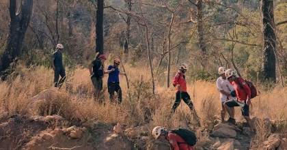 DAĞDA MAHSUR KALAN TURİSTLERİ AKUT KURTARDI