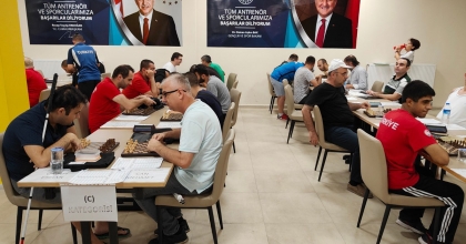 GÖRME ENGELLİ 451 SATRANÇ SPORCUSU ŞAMPİYONLUK İÇİN HAMLE YAPIYOR