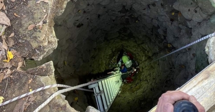 KUYUYA DÜŞEN BUZAĞIYI KURTARMAK İÇİN SEFERBER OLDULAR