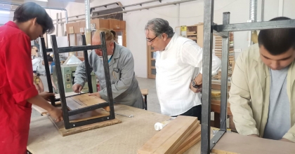 OKUL SIRALARININ BAKIMI GÖNÜLLÜ ÖĞRETMEN VE ÖĞRENCİLERE EMANET