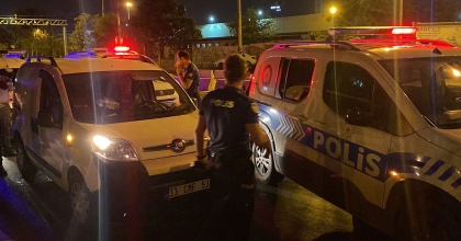 POLİSTEN KAÇAN ARAÇTA UYUŞTURUCU ÇIKTI  