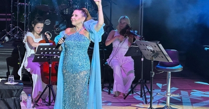 POP MÜZİĞİN GÜÇLÜ SESİ NİLÜFER MARMARİS'TE KULAKLARIN PASINI ALDI