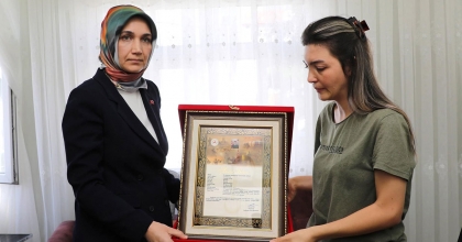 ŞEHİDİN ŞAHADET BELGESİ AİLESİNE TESLİM EDİLDİ  