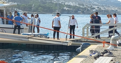 ÜNLÜ İŞ ADAMI ALİ SABANCI VE EŞİ YUNANİSTAN'DA SÜRAT BOTUYLA KAZA YAPTI