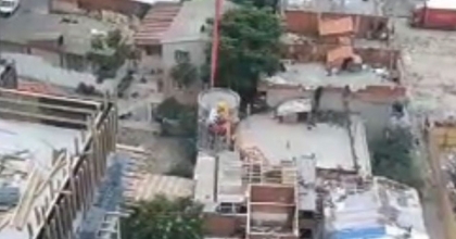 İZMİR'DE AKIL ALMAZ OLAY: VİNCİN BETON KOVASINDA İŞÇİ TAŞIDI