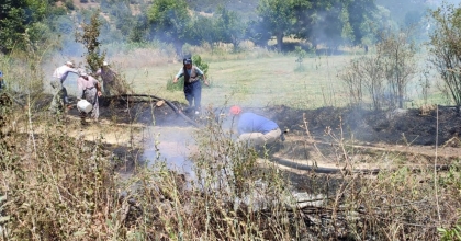YANGINI KÖYLÜLER SÖNDÜRDÜ  