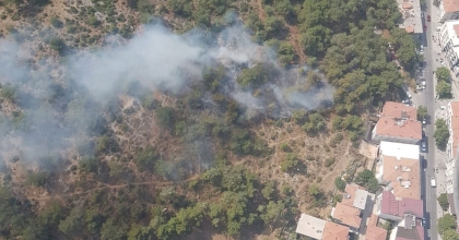 YERLEŞİM MERKEZİNE YAKIN ALANDA ÇIKAN ORMAN YANGINI SÖNDÜRÜLDÜ 