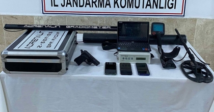 SİT ALANI İÇİNDE KAÇAK KAZI YAPAN 3 ŞÜPHELİ SUÇÜSTÜ YAKALANDI