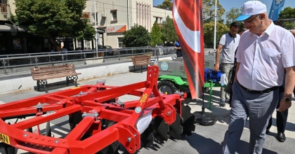 BAŞKAN ERGÜN 60 TARIM MAKİNESİ TESLİM ETTİ