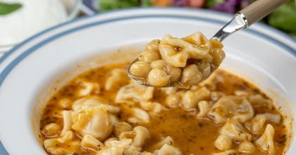 Nohutlu Mantı Çorbası Nasıl Yapılır?