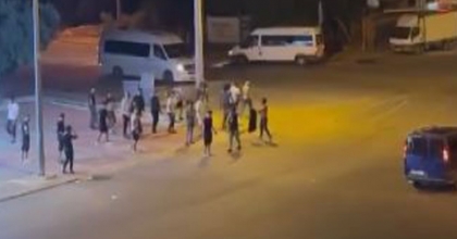 DEMİR ÇUBUK VE SOPALARLA MEYDAN SAVAŞI