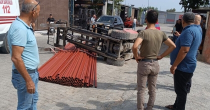 DEVRİLEN FORKLİFTTEKİ İŞÇİ YARALANDI