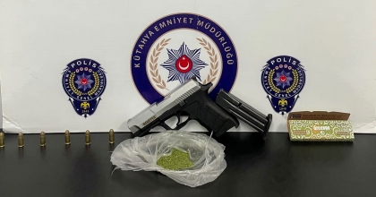 DURDURULAN ARAÇTAN SİLAH VE UYUŞTURUCU ÇIKTI