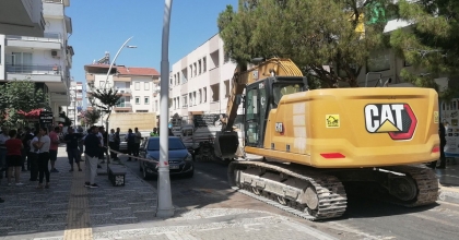 ANTALYA'DA RİSKLİ YAPIMIN YIKIMINDA GERGİNLİK