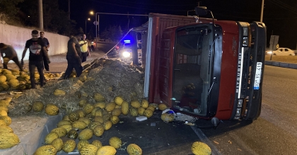 YOL KAVUN TARLASINA DÖNDÜ