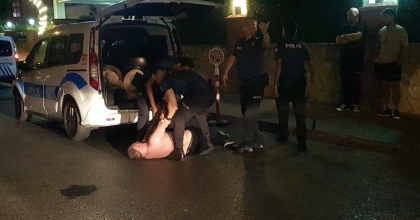 UYUŞTURUCU KRİZİNE GİREN TURİST POLİSLERE ECEL TERİ DÖKTÜRDÜ