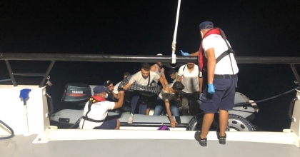 9 DÜZENSİZ GÖÇMEN YAKALANDI