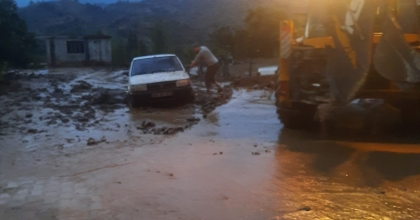 SAĞANAK HAYATI FELÇ ETTİ