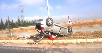 OTOMOBİL TAKLA ATTI