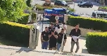 LÜKS ARAÇTA GÖÇMEN KAÇAKÇILIĞI