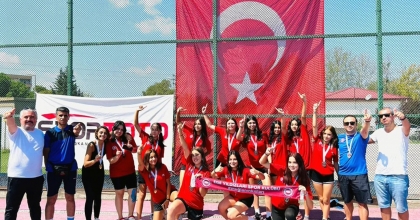 HOKEYCİ KIZLAR MUĞLA'YA BİRİNCİLİK GETİRDİ