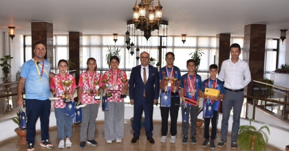 BAŞKAN ŞAMPİYON ÖĞRENCİLERİ AĞIRLADI