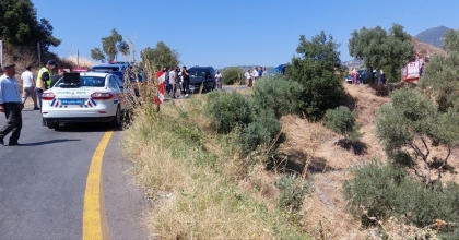 ÇARPIŞMA SONUCU OTOMOBİL TARLAYA UÇTU