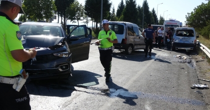 TRAFİK KAZASINDA 2 KİŞİ YARALANDI