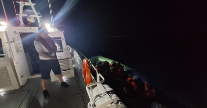 44 DÜZENSİZ GÖÇMEN AÇIK DENİZDEN KURTARILDI
