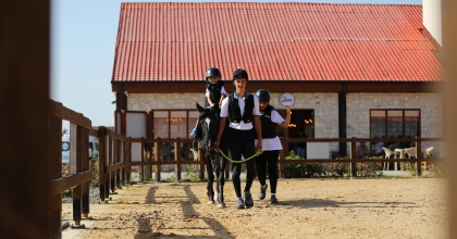 ENGELLİ BİREYLERE ATLA REHABİLİTASYON