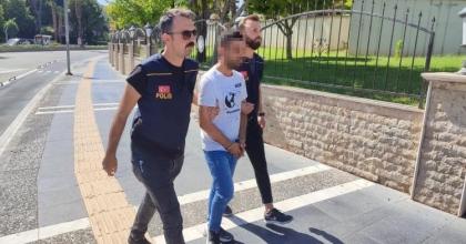 DÜZENSİZ GÖÇMENLERİ KAÇIRMAYA ÇALIŞAN ŞÜPHELİ TUTUKLANDI