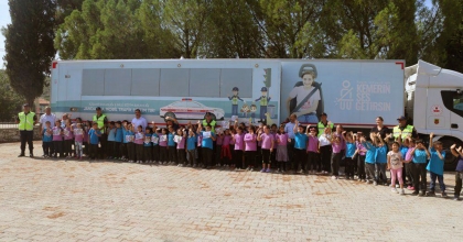 JANDARMA MOBİL EĞİTİM TIR'I OKULLARDA