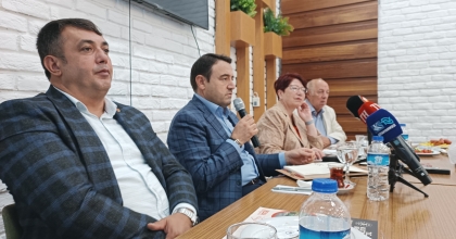 VALİ BASIN MENSUPLARIYLA BULUŞTU