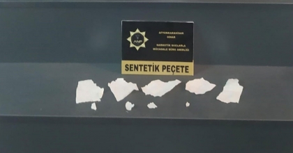 BİN 22 KULLANIMLIK UYUŞTURUCU İLE YAKALANAN 2 KİŞİDEN BİRİ TUTUKLANDI