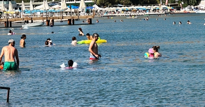 BODRUM’DA YAZ SEZONU UZADI, VATANDAŞLAR SAHİLLERE AKIN ETTİ