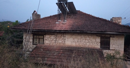 ÇATIDAKİ OYUN ACİL SERVİSTE BİTTİ