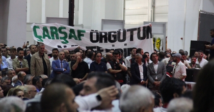 CHP İZMİR KONGRESİ'NDE ARBEDE: BAŞKANLAR ARADA KALDI