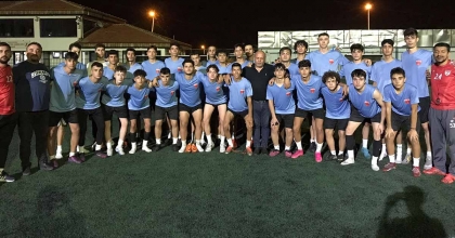 DEĞİRMENÖNÜSPOR SAHAYA İNDİ