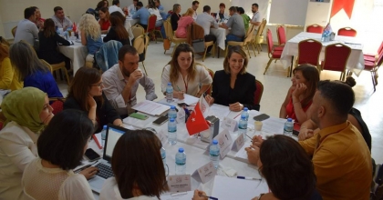 DENİZLİ'DE AİLE ÇALIŞTAYI DÜZENLENDİ