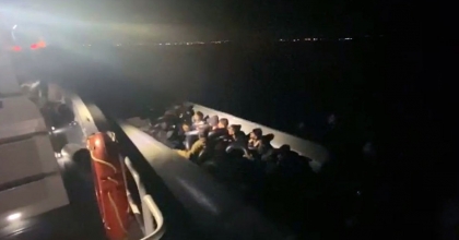 DÜZENSİZ GÖÇMENLER MOBİL RADARA YAKALANDI