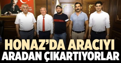 HONAZ’DA ARACIYI ARADAN ÇIKARTIYORLAR