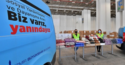 İZMİR BÜYÜKŞEHİR'DEN 60 BİN ÖĞRENCİYE DESTEK