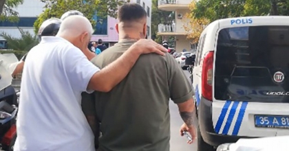 İZMİR'DEKİ ÇATIŞMAYLA İLGİLİ 1 ŞÜPHELİ HASTANE BAHÇESİNDE YAKALANDI