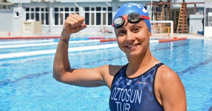 İZMİR’İN 'DEMİR LADY'Sİ İTALYA’DAN MADALYAYLA DÖNDÜ  